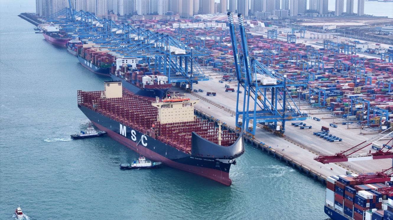 单船系泊时间由近30分钟缩短至30秒！山东港口青岛港新年首日投用全国首套真空式自动系泊系统