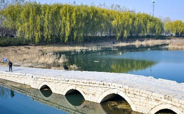 泄洪结束 济南明代古桥“浮出水面”现全貌