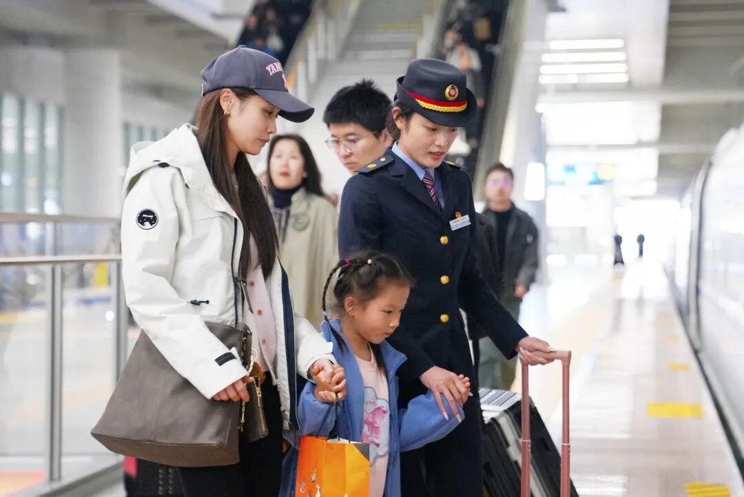 当“休假”写进政府工作报告：中小学春秋假，不只是多放几天假