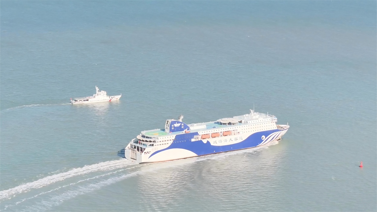 威海海事“陆海空”三位一体巡航护航春运，首日联合执法保障海上安全畅通