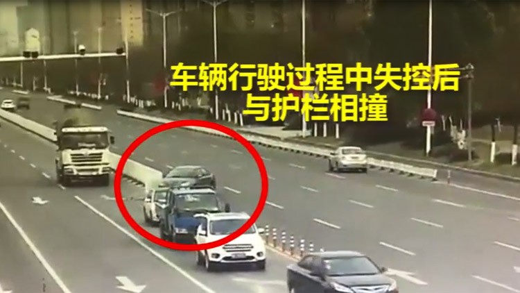 25秒丨驚險！濱州曝光多起典型交通事故 一轎車失控轉180度撞向護欄