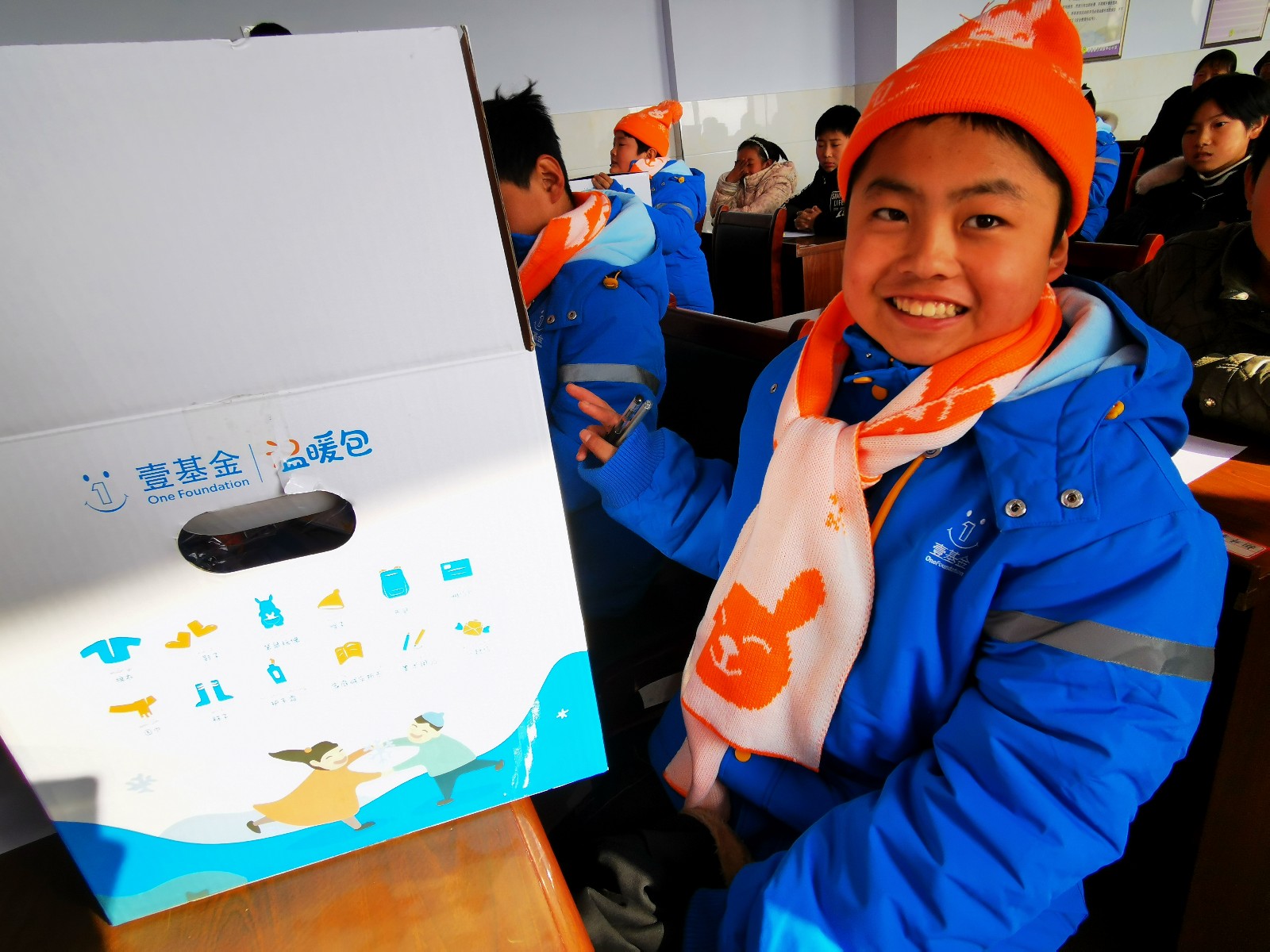 36秒丨日照市阳光助残志愿者协会给五莲县61名困境儿童送去温暖包