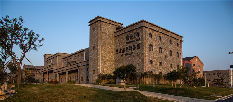 齐赏好景安丘齐鲁酒地废弃矿坑变身旅游胜地