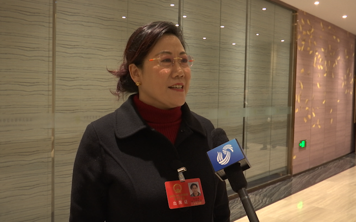 威海市人大代表孙爱萍表示:"在听取了张海波市长的工作报告后深受