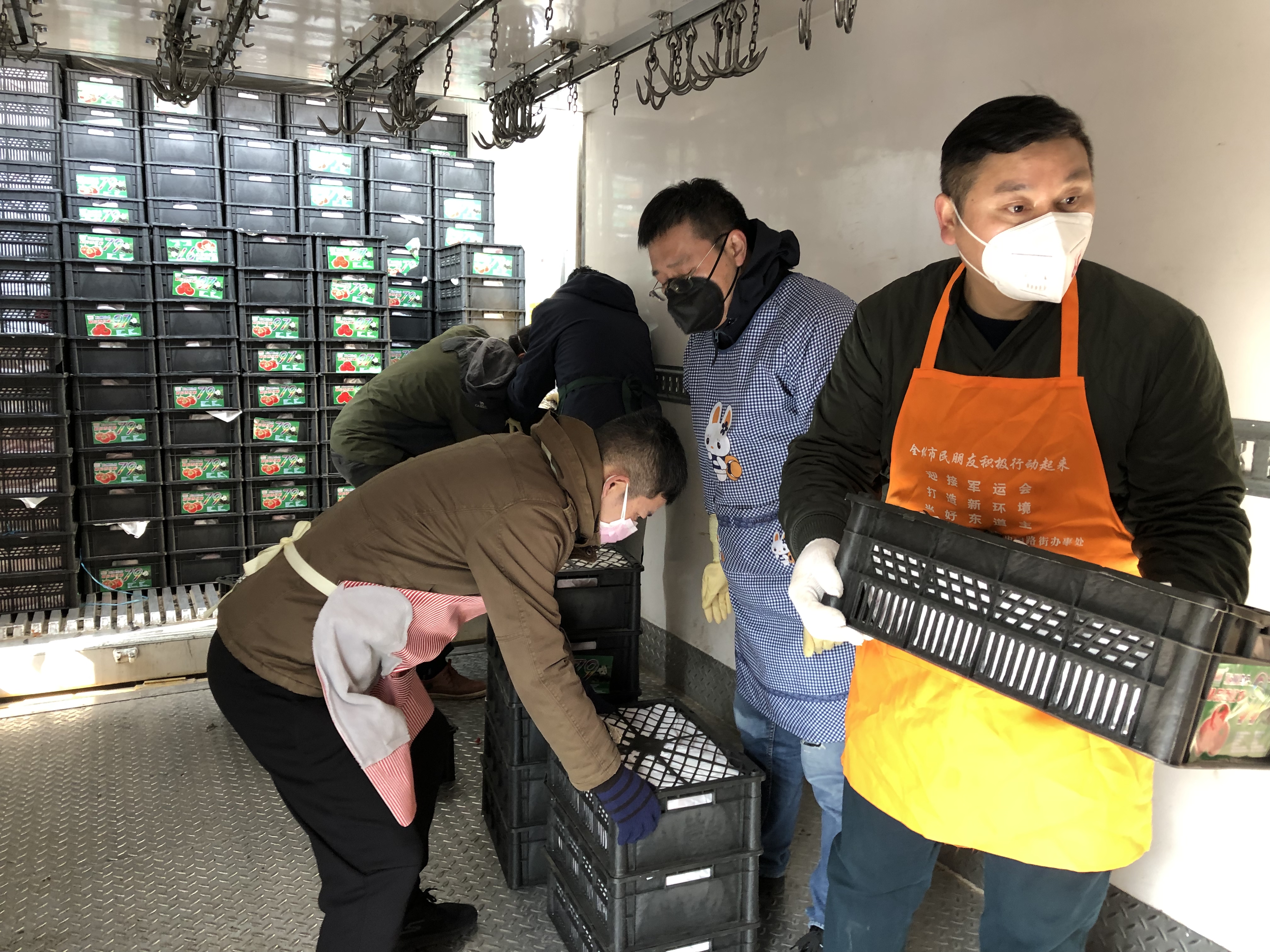 菜到了!运载350吨山东蔬菜的15辆车抵达武汉