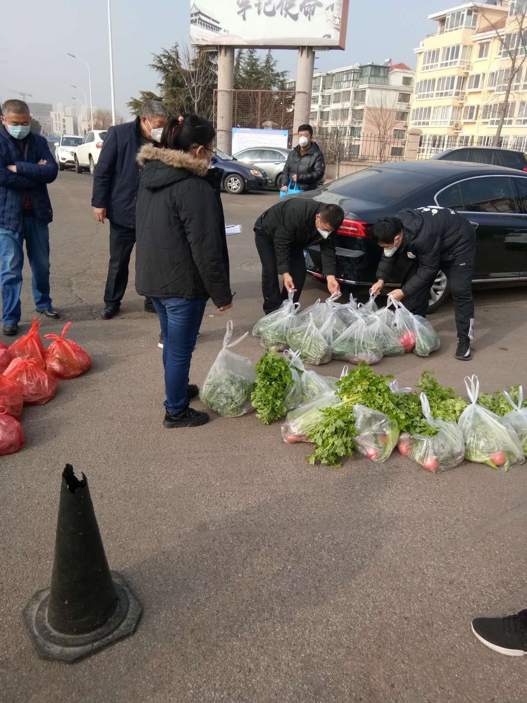 青岛市李沧区社区设"蔬菜便民直通车"解决群众买菜难题