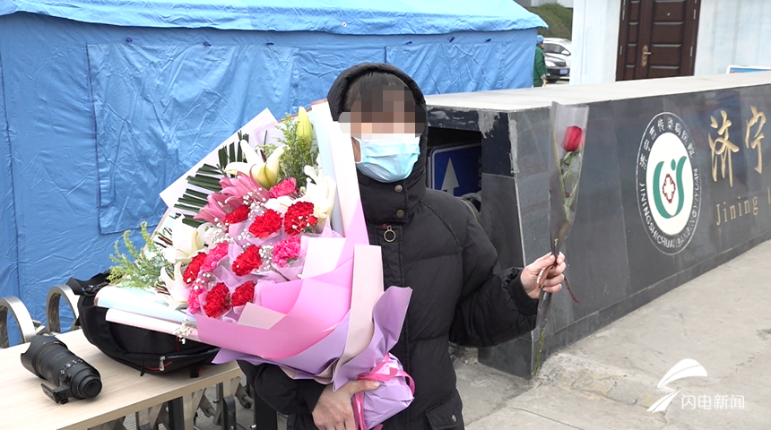 86秒丨济宁新冠肺炎确诊患者治愈出院收到情人节特殊 表白 86秒丨济宁新冠肺炎确诊患者治愈出院收到情人节特殊 表白