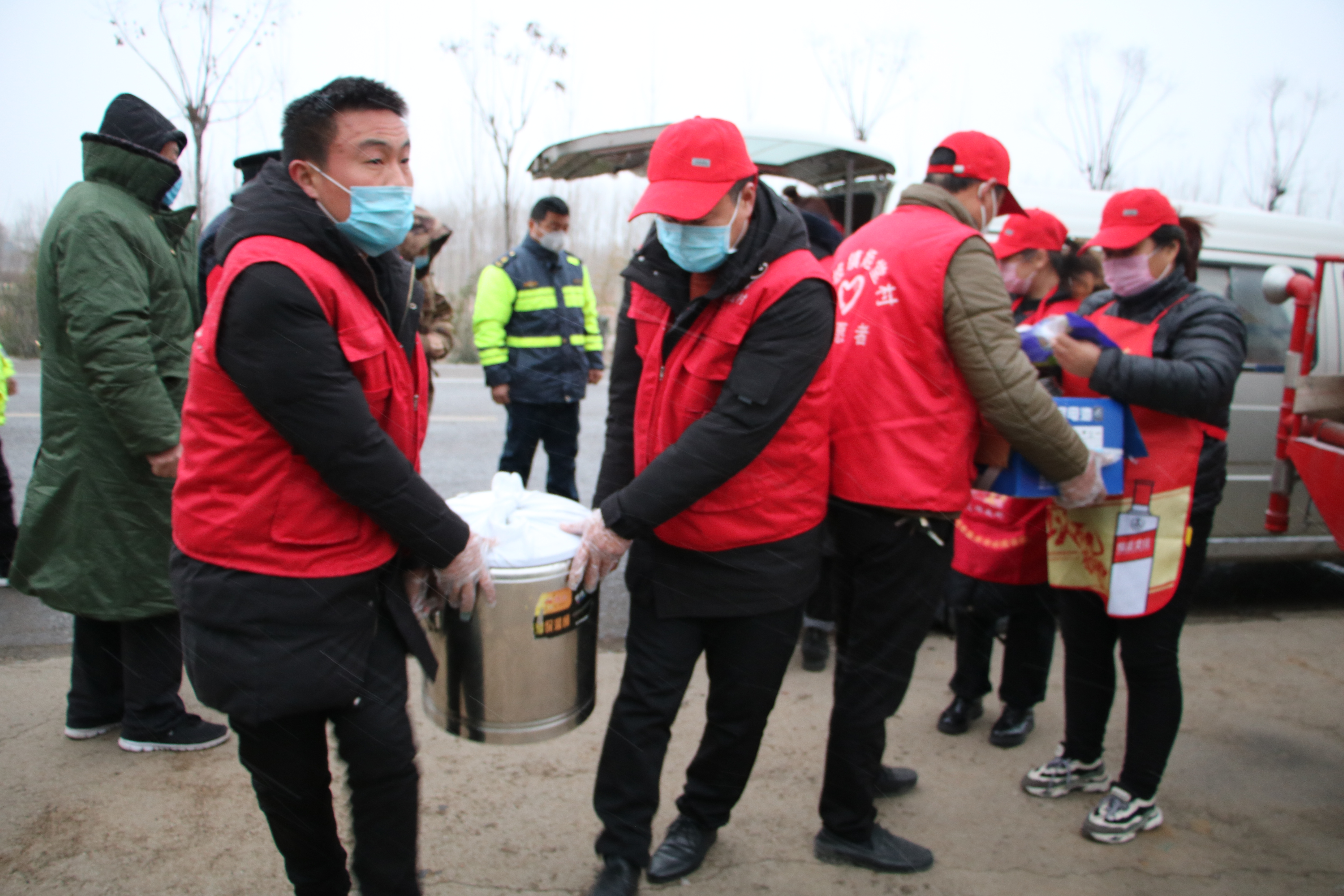 这些村民志愿者连续20多天给战疫一线送早餐