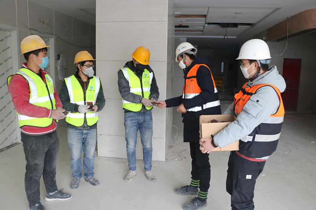 (以下简称"项目")目前正在有序恢复生产,为了解决外省返工的建筑工人