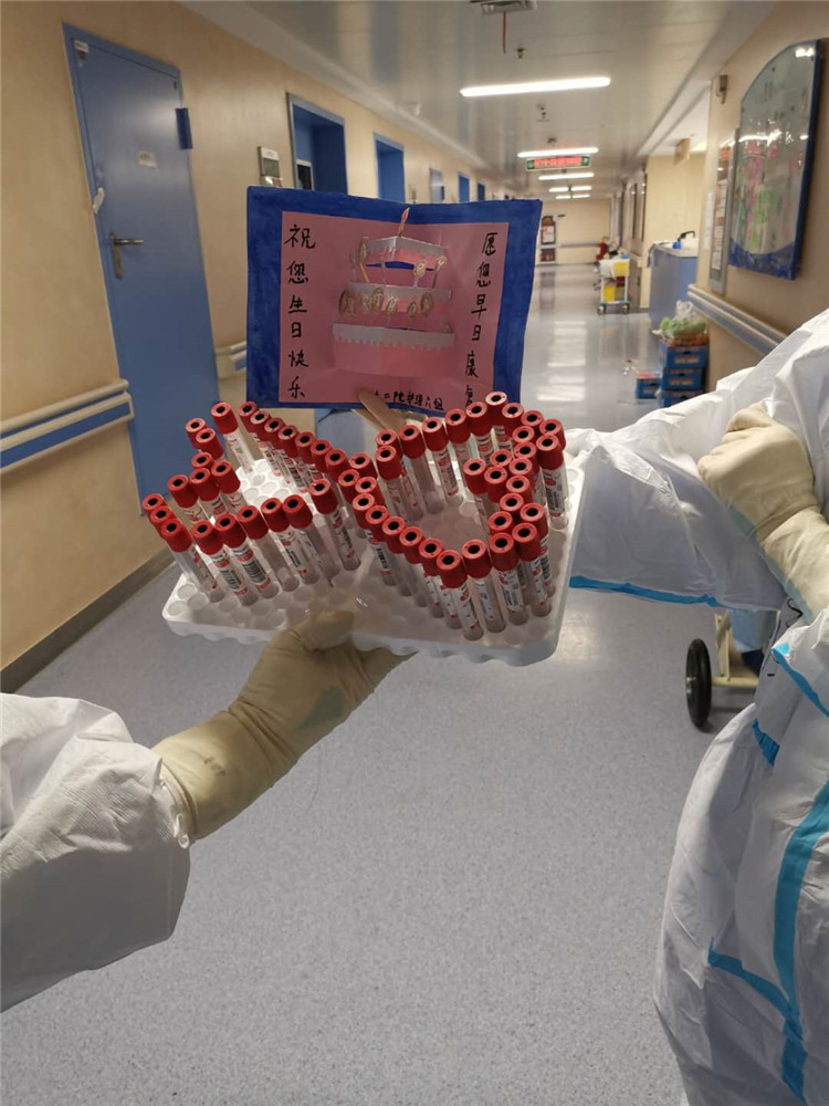 武汉"疫"线记录|采集血样管"蜡烛","长寿泡面"……山大二院医疗队这样