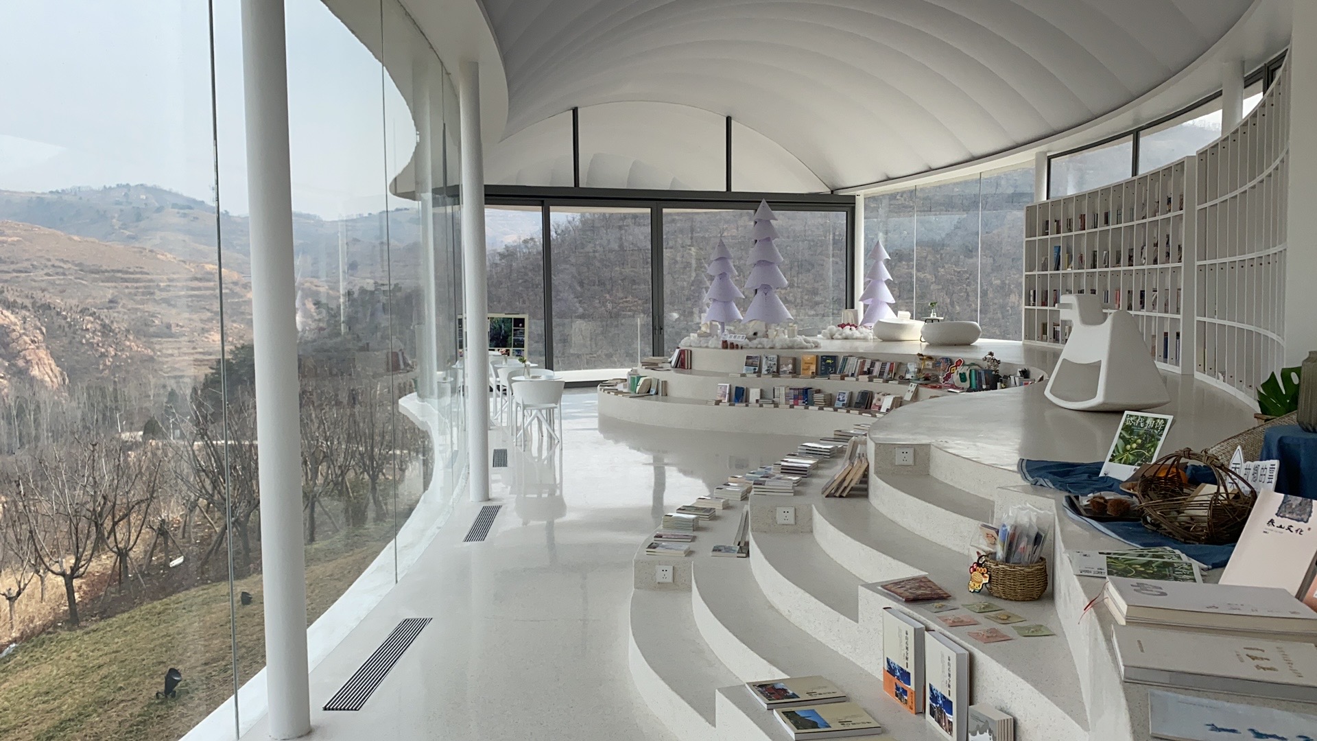 "九女峰,书房,云,这些诗一般的元素,交汇在这里,成了东西门在乡村振兴