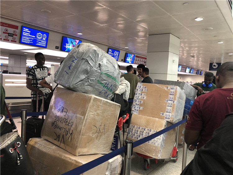 迪拜机场旅客托运的行李.(孙文睿 摄)