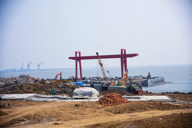 威海民生与此同时,在石岛城区最南端的大鱼岛公园施工现场,同样是一片
