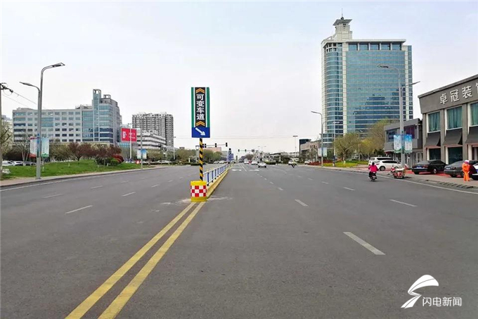 东营北一路与太行山路路口由南向北方向新增一条可变车道