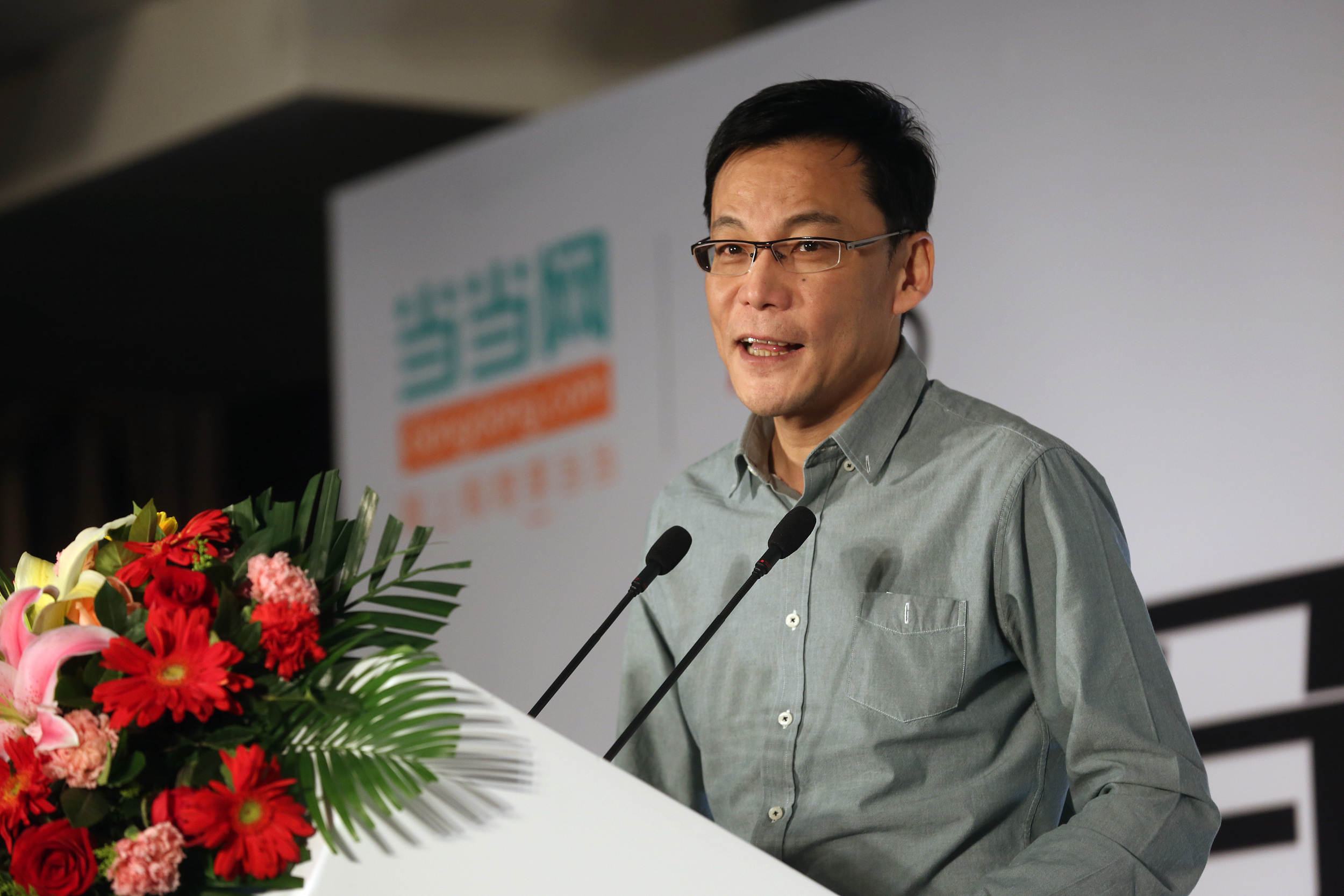 李国庆带人上门"抢"公章引发舆论关注,当当网上演夫妻夺权?