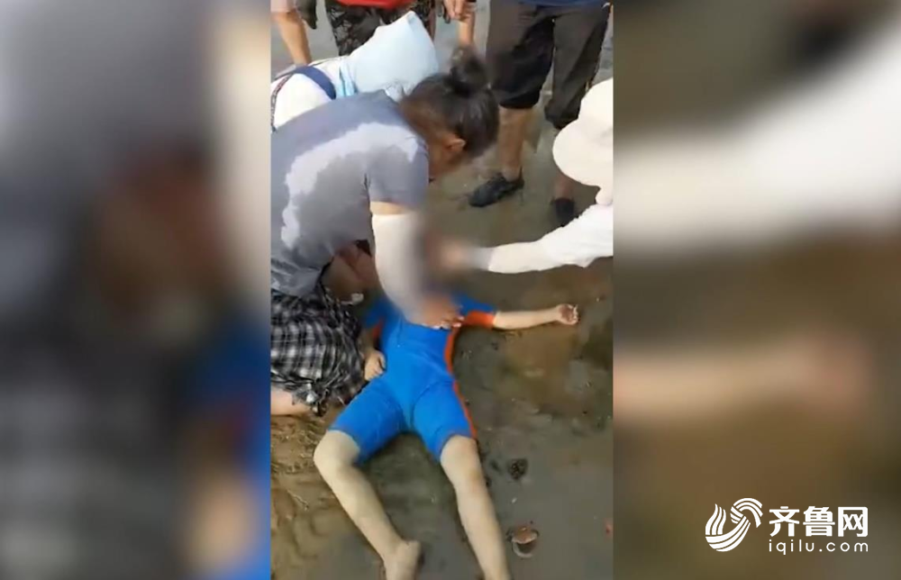 73秒威海海水浴场男孩溺水昏迷度假医生挺力相救挽回性命