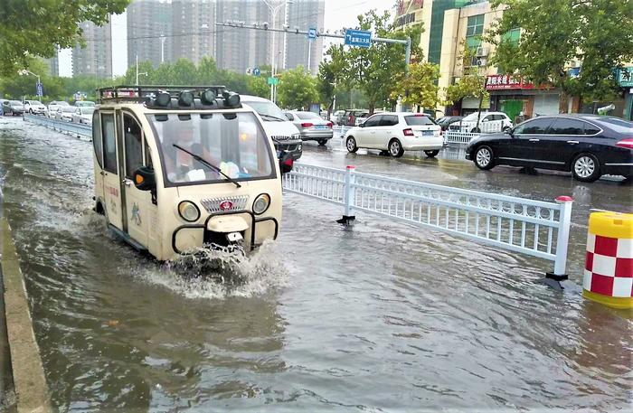 30秒丨直击德州雨情:最大降水量141.1毫米 多部门坚守备勤保通畅