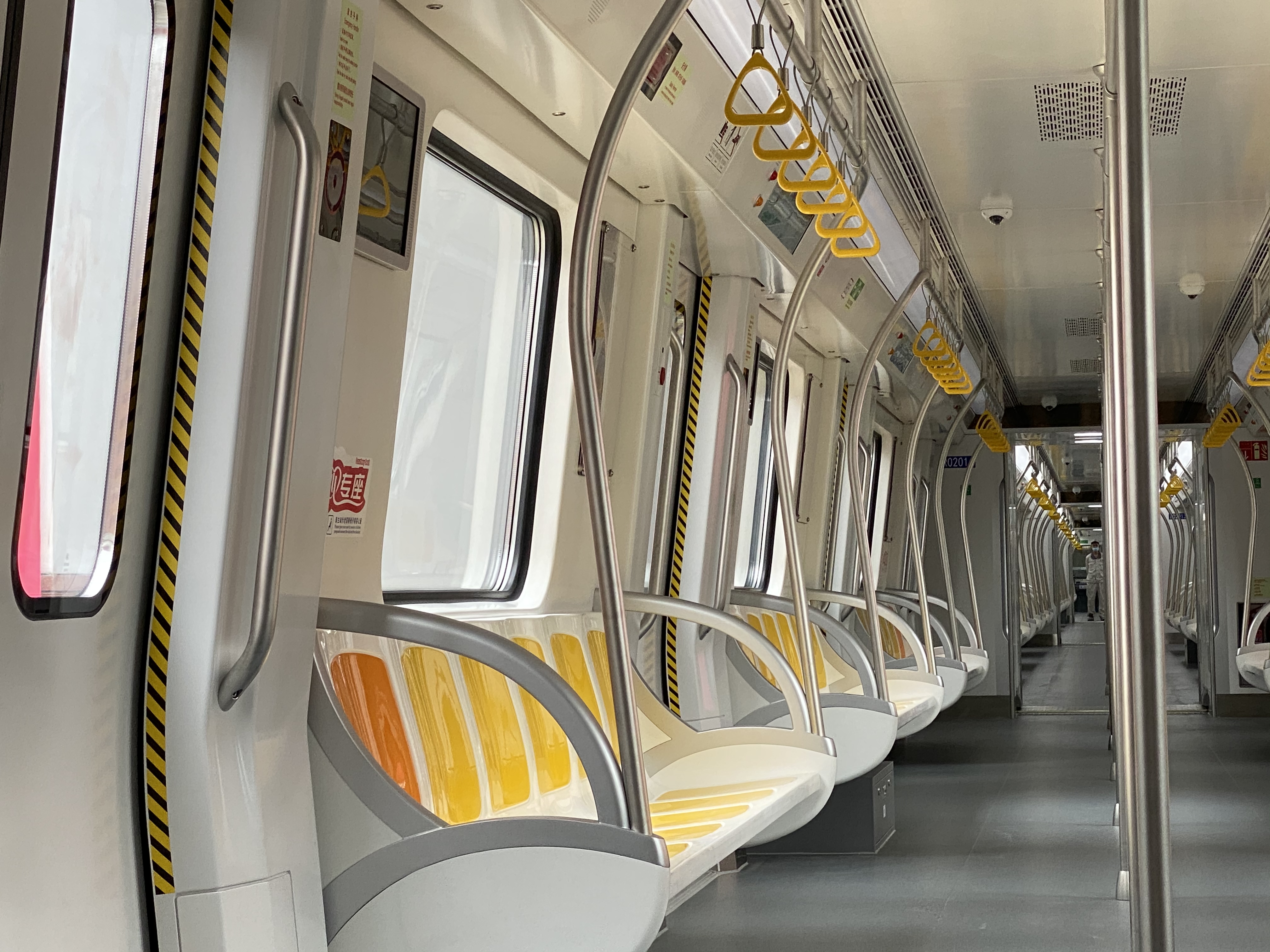 全自动驾驶,车头车尾有逃生通道 记者探秘济南轨道交通2号线电客车