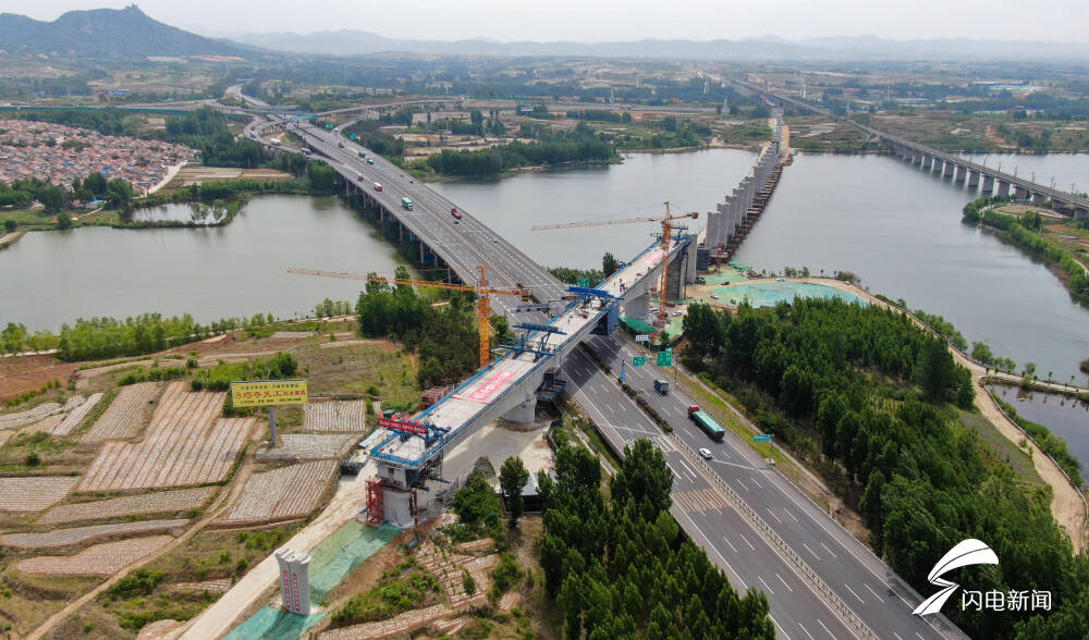 济莱高铁首座主跨超过100米以上的连续梁顺利合龙