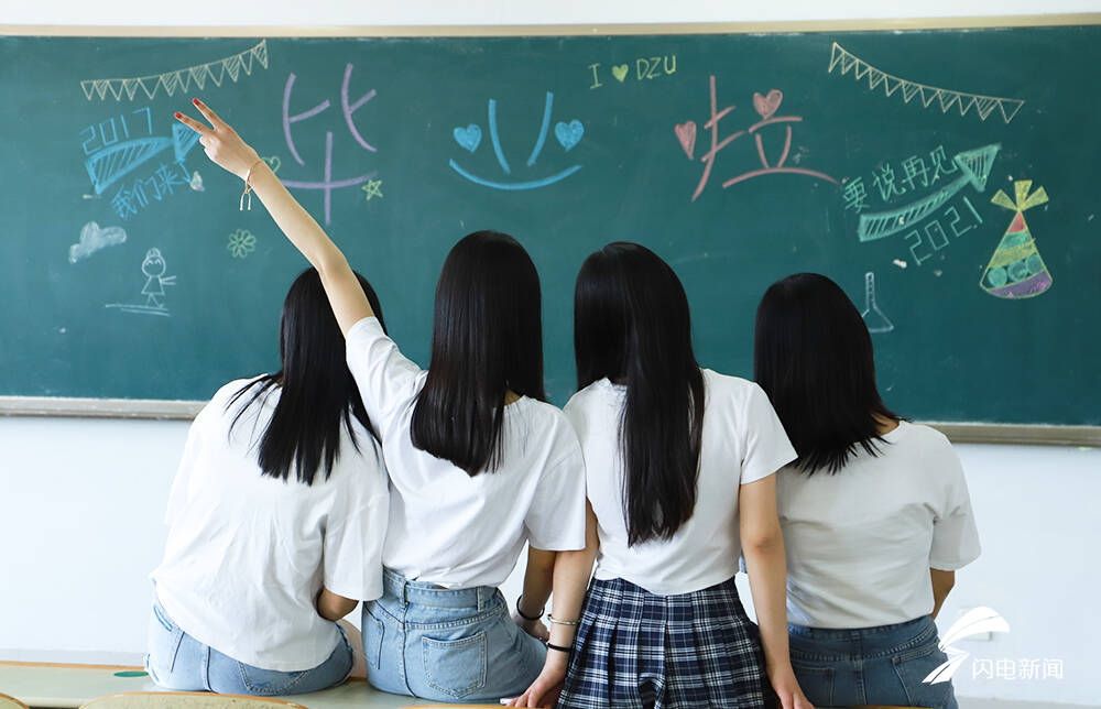 德州大学生创意毕业照致青春三个宿舍12位女主全部上研图
