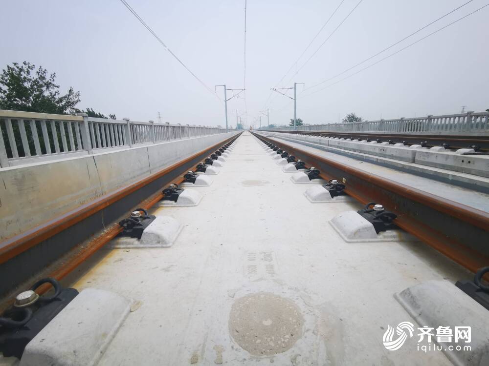 封顶了！菏泽东站钢结构网架从开工到完成仅用时80天鲁南高铁西段预计10月底前全部结束(图3)