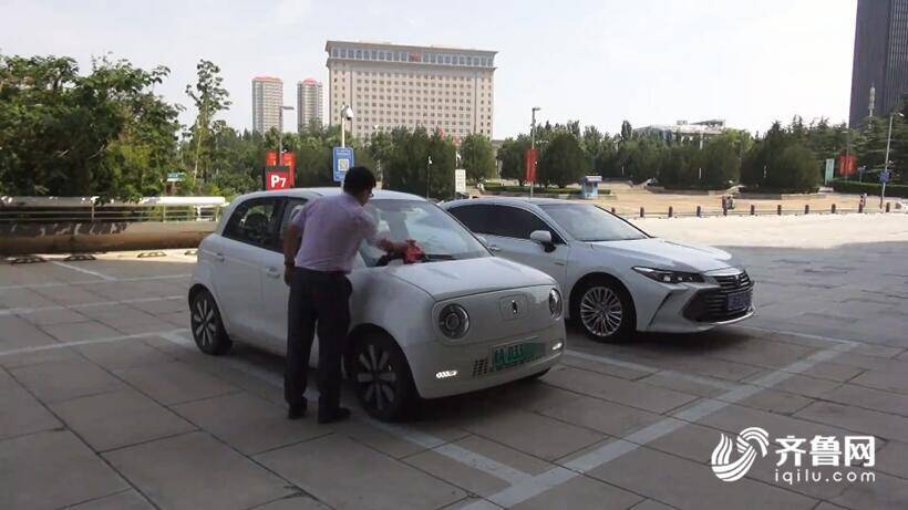 济南规定新能源汽车停车可打折 记者调查发现新规落地难