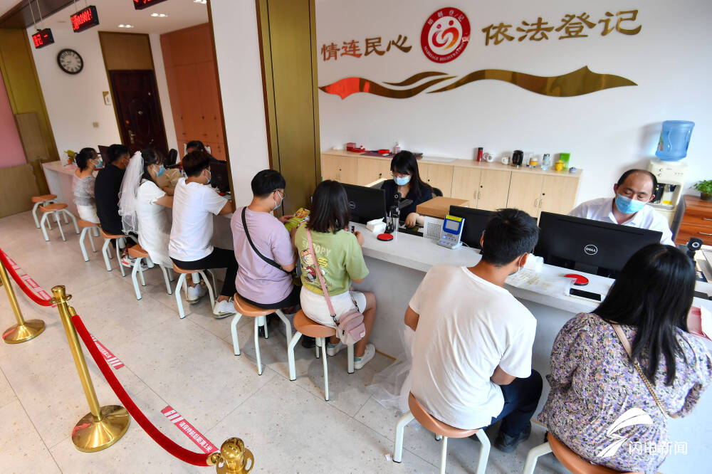 我们领证了济南多个婚姻登记处七夕为爱不休班疫情防控下仪式感不缺席
