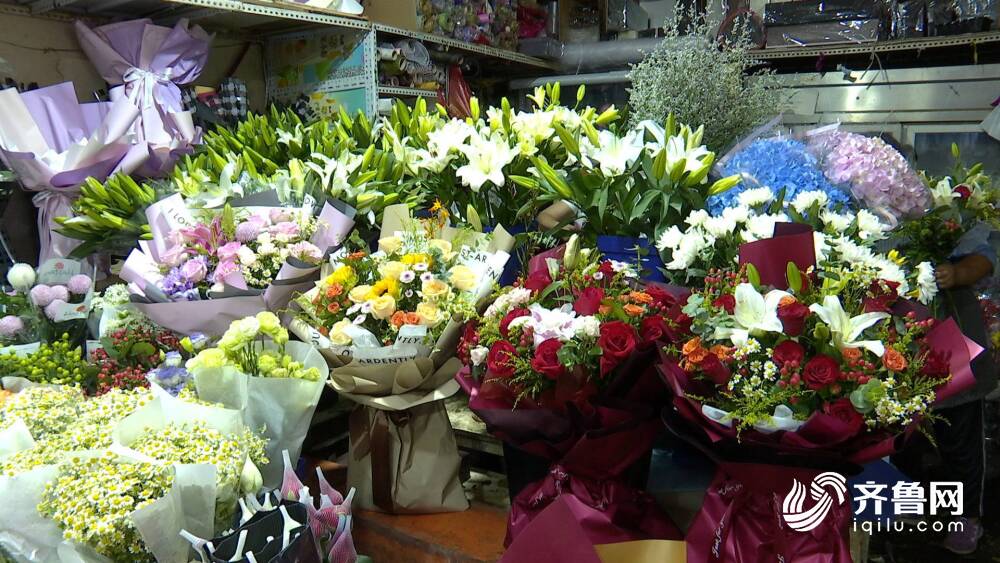 记者探访济南鲜花市场：市民争相采购 价格比往年稳定