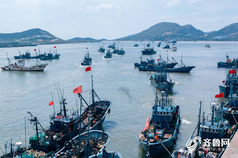 开海啦威海乳山700余艘渔船奔向深蓝