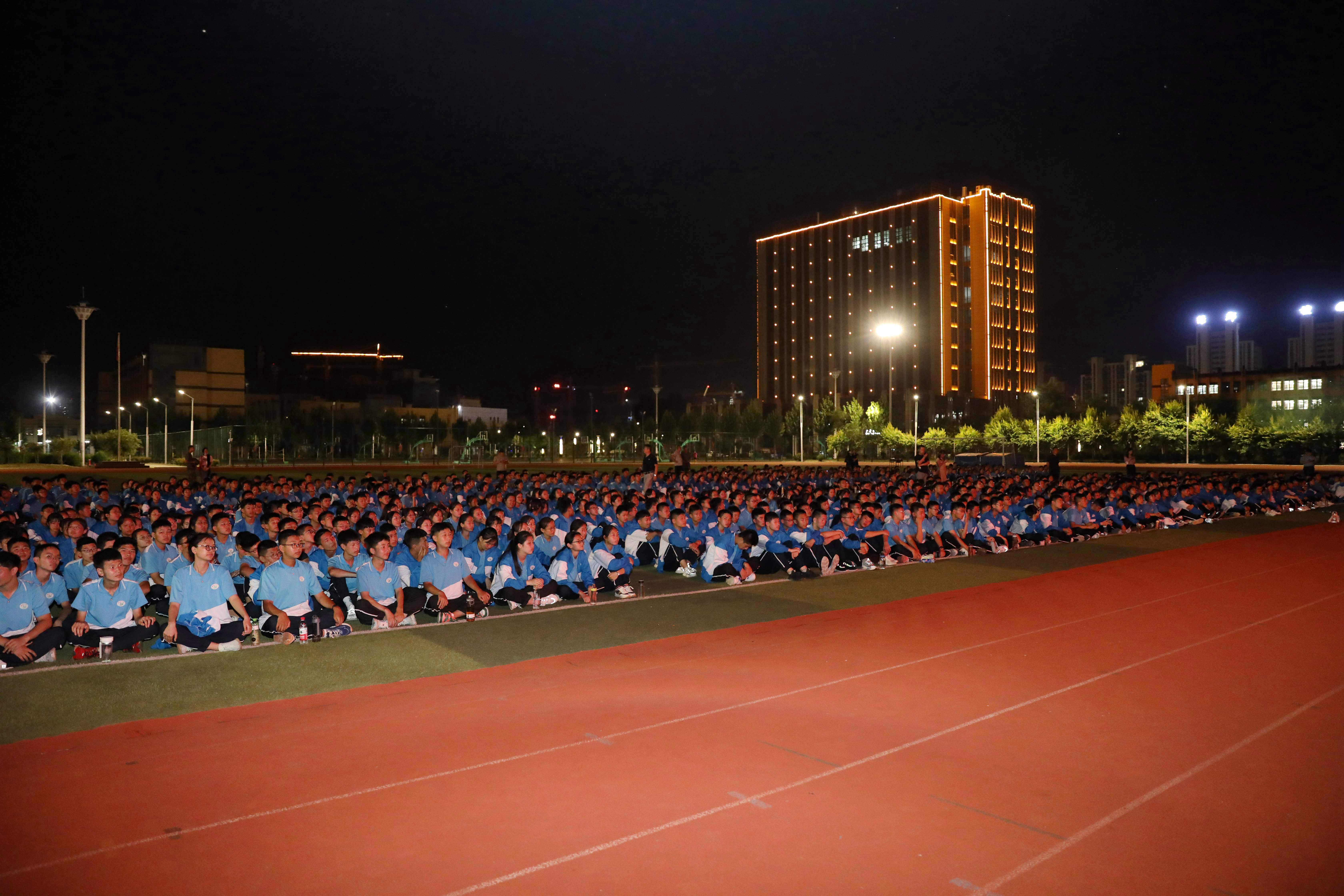 金乡高中新生在金乡县人民医院生命第一课中开启新学期