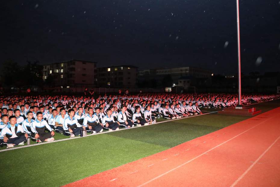 金乡高中新生在金乡县人民医院生命第一课中开启新学期