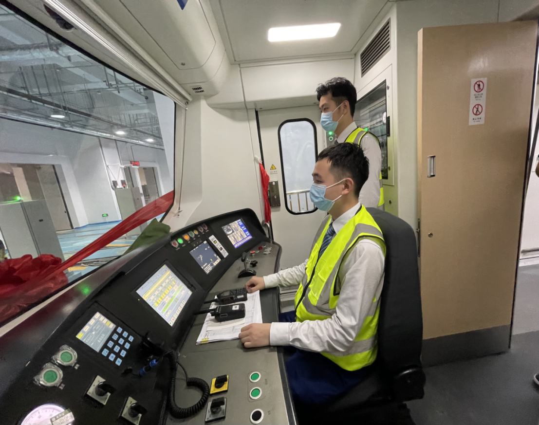 试运营驾驶室车站大厅青岛地铁1号线是连通青岛主城区与西海岸的骨干