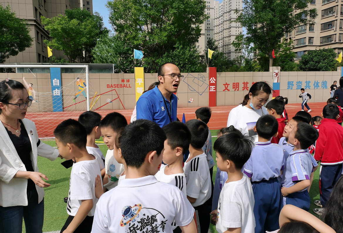 德州经开区康博小学首届田径运动会开幕