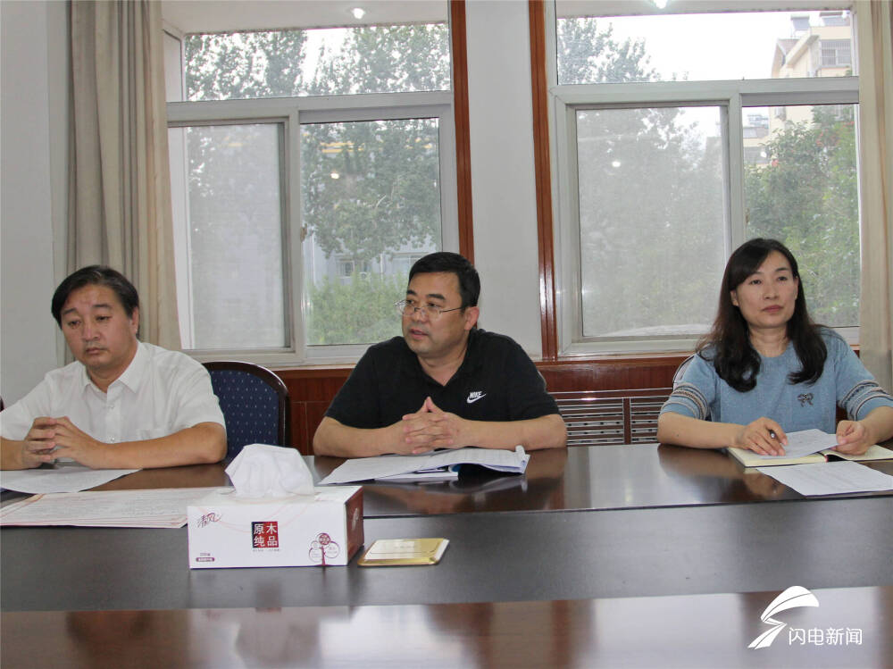 高翔主任宣读了师徒结对名单及《临沂三中青年教师培养计划》.