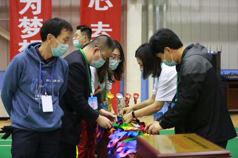 电力公司成功举办大港油田公司第八届“绿电杯”职工羽毛球比赛