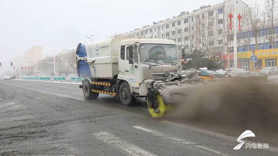 万金体育下载app雪不停、作业不止！潍坊市坊子区百余台大型机械上街除雪(图2)