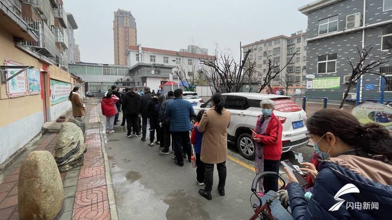 风雨中战疫情泰安市开展第二轮全员核酸检测共筑疫情防控安全屏障