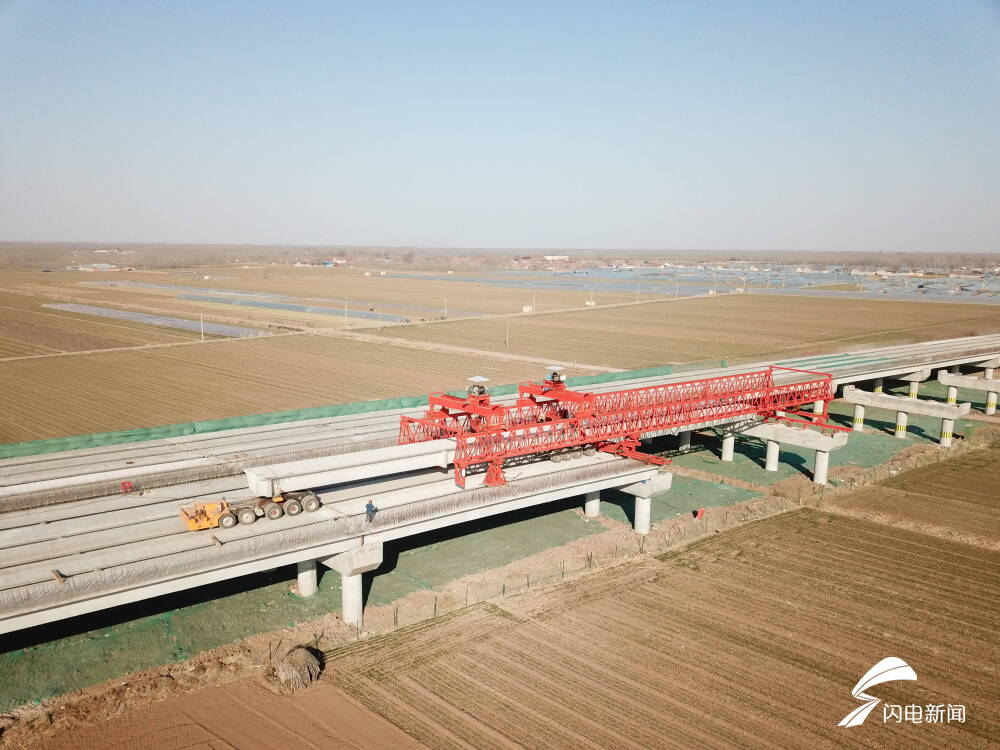 济青高速中线是继济青高速北线,南线之后,又一条横贯山东省的高速公路