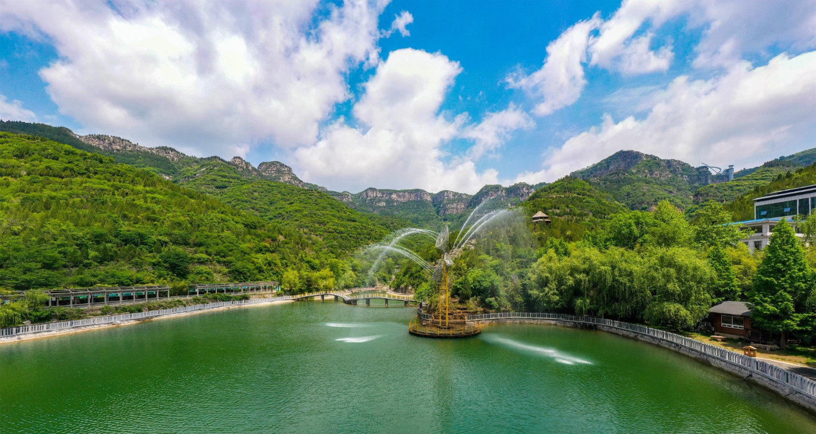 淄博潭溪山雨过天晴绿树成荫邂逅醉美潭溪蓝