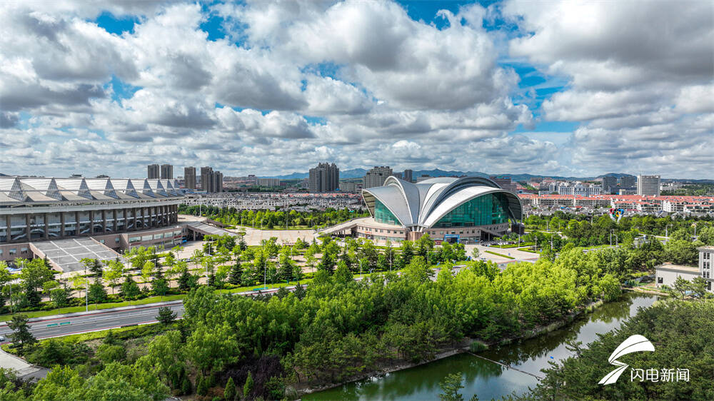 山东荣成雨后滨海公园景如画