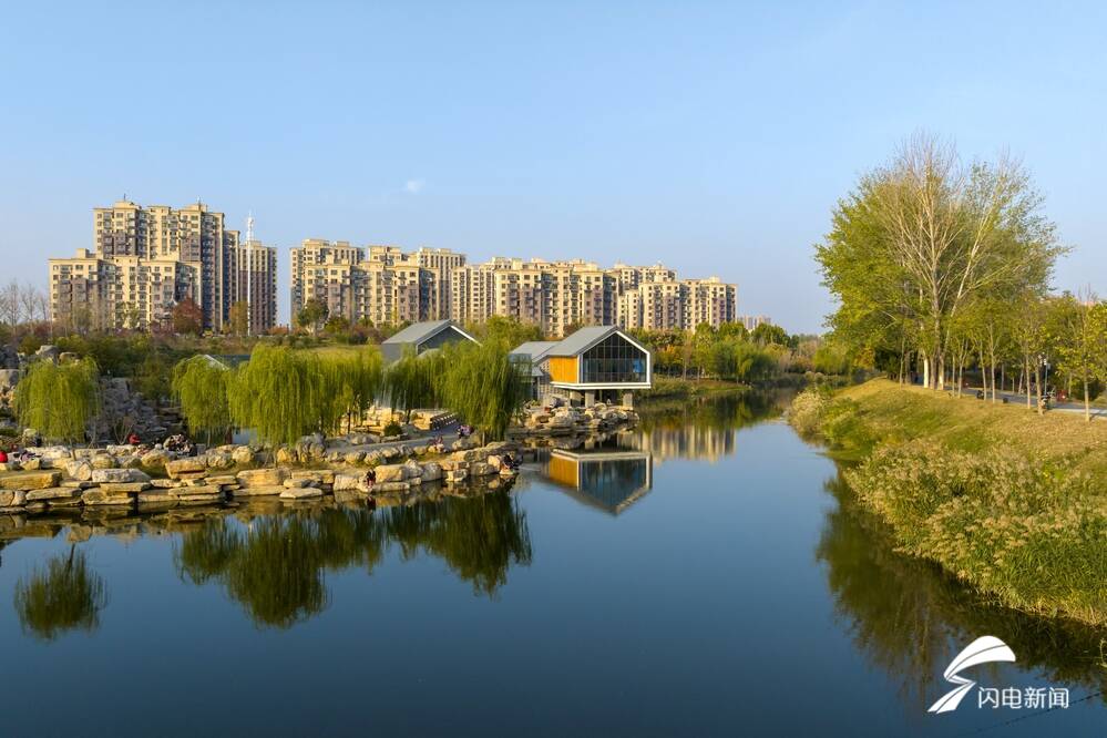 菏泽环堤公园秋色好