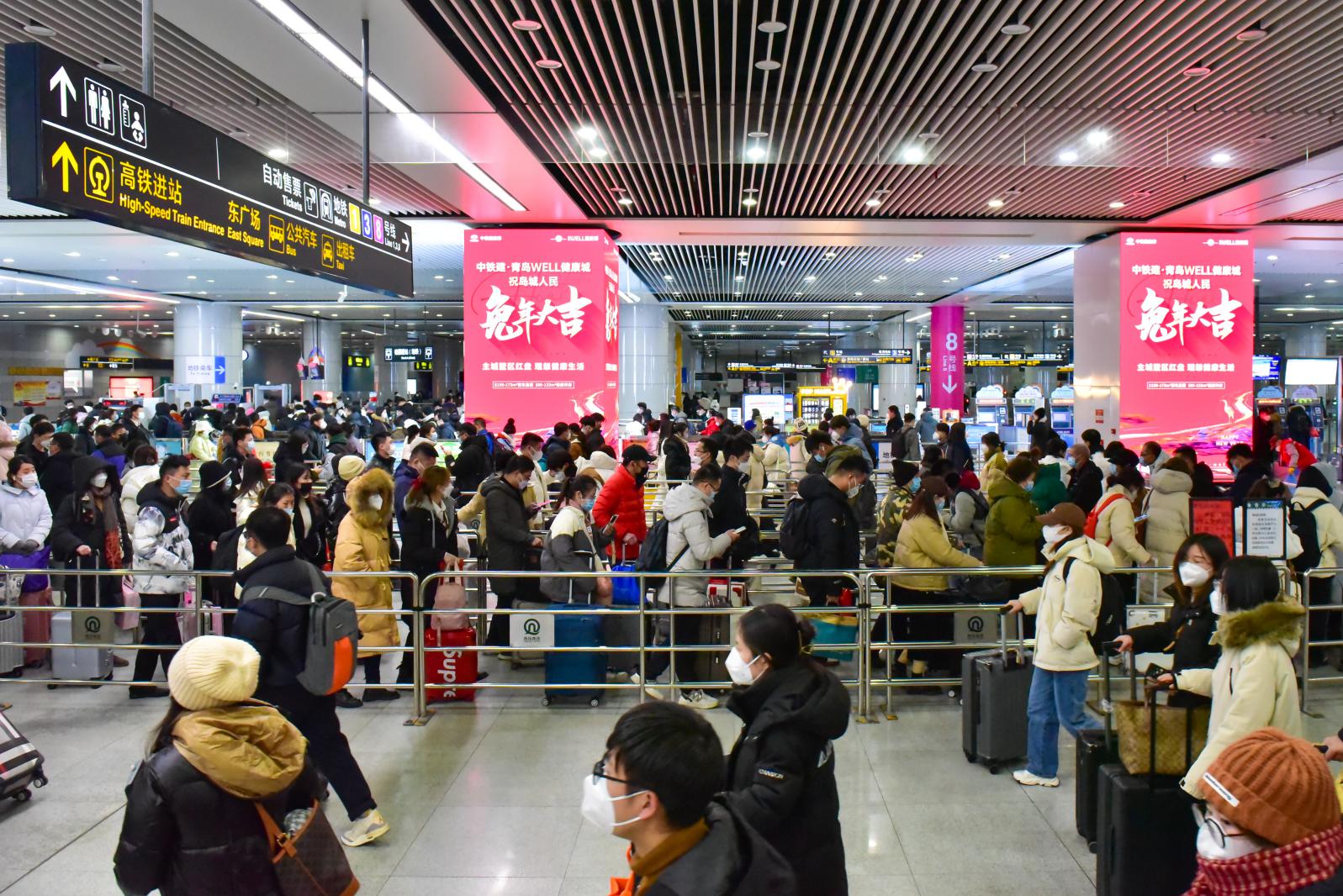 城市升腾烟火气 青岛地铁客流重回“百万级”