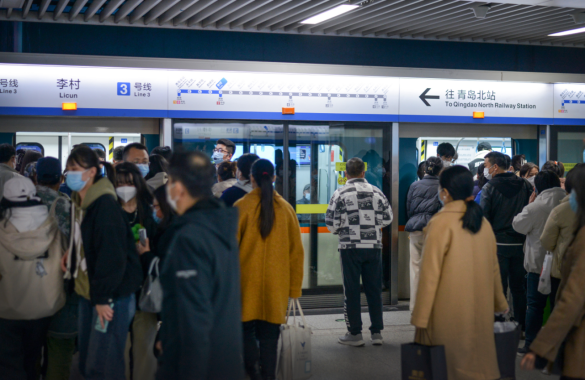 下了末班高鐵也能坐上地鐵  “五一”假期青島地鐵延時運營