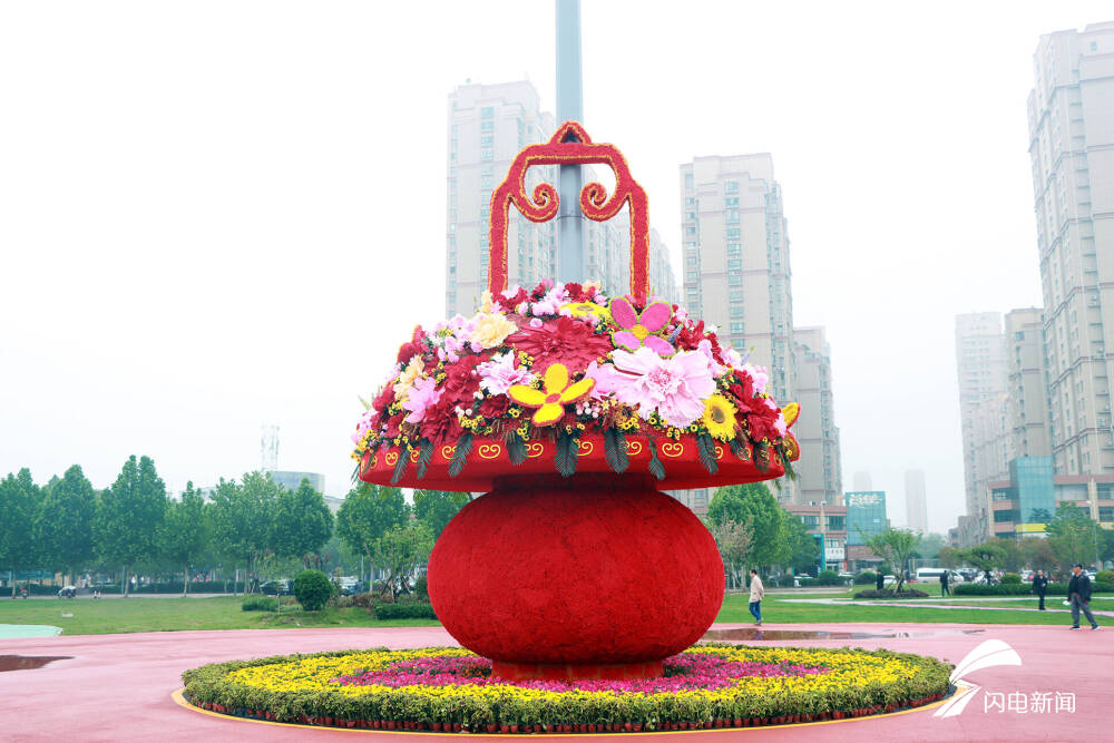 枣庄西站站前广场华丽蝶变成为城市新地标