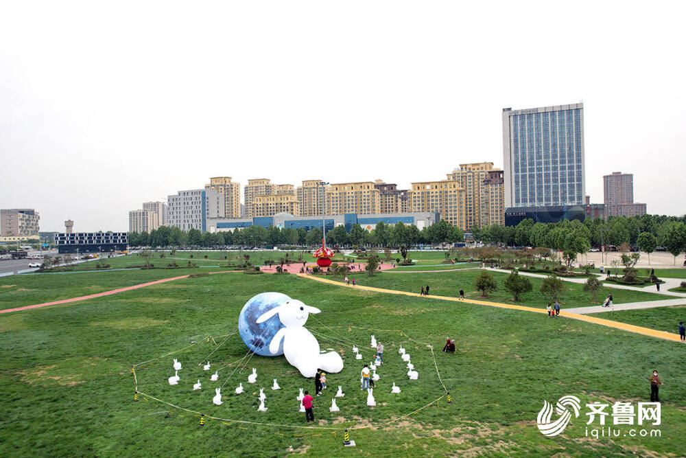 枣庄西站站前广场华丽蝶变成为城市新地标