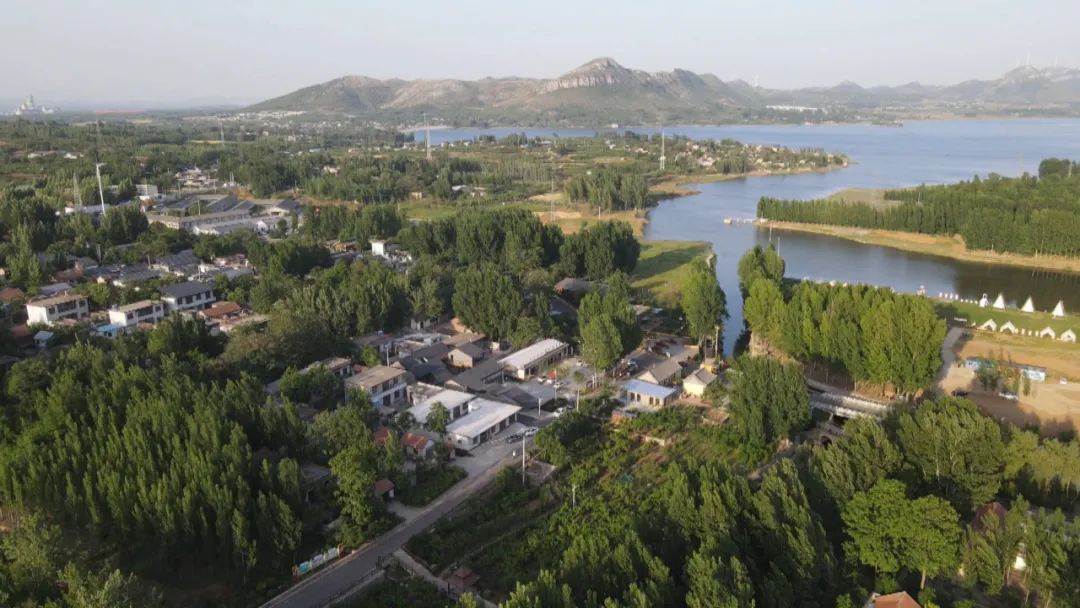 闪电号>专栏>资讯24小时>泗水县圣水峪镇仲都小学学生孔乐乐说:"刚