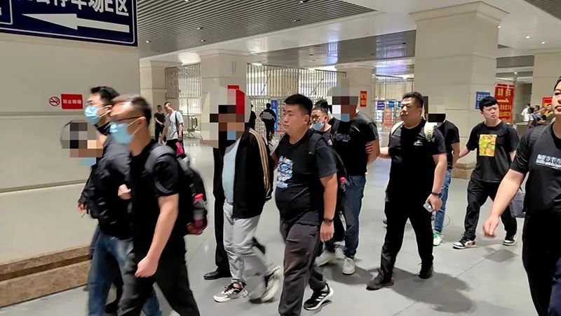 吃飯吃到玻璃碴索賠8000元？！濱城公安打掉一敲詐勒索犯罪團伙 破案20余起