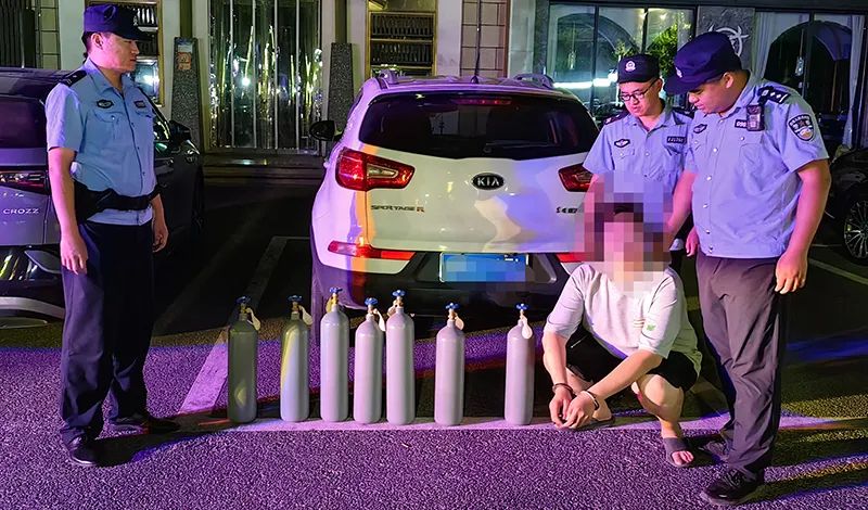 濱州濱城：男子面對民警神情閃爍 原來車內有7罐儲氣壓力容器