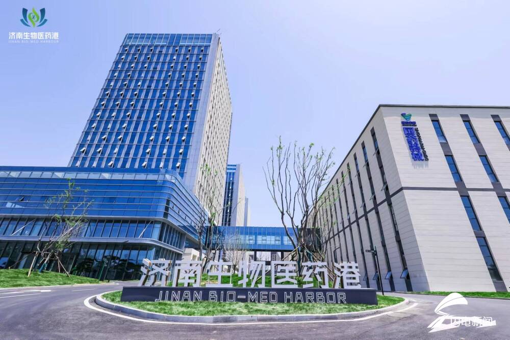 区港沟街道经十东路,地处济南自贸试验区与齐鲁科创大走廊的叠加区