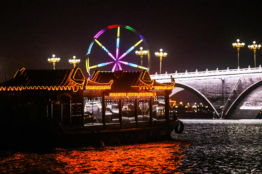 聊城东昌湖夜景图片